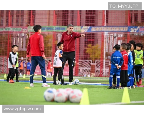 小国家的足球明星如何在国际舞台上崭露头角与实现梦想