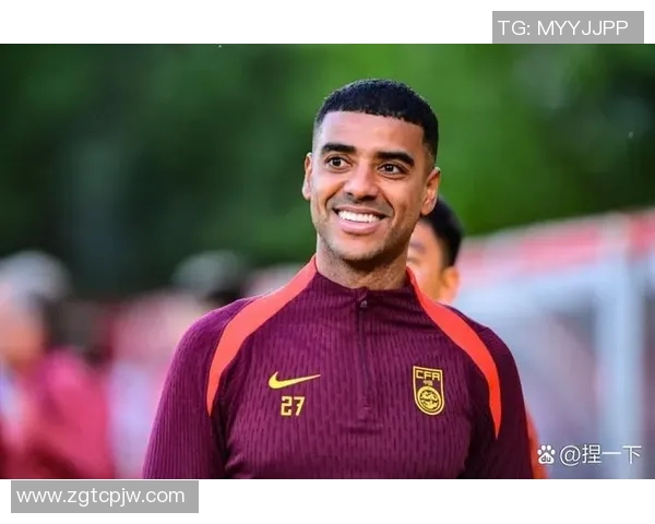 足球明星之子崭露头角引发关注成为新一代足球天才的代表