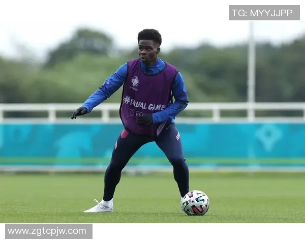 卡美歌意大利足球明星的辉煌历程与传奇瞬间回顾